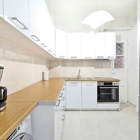 Victoria Best Apartments Атина Екстериор снимка