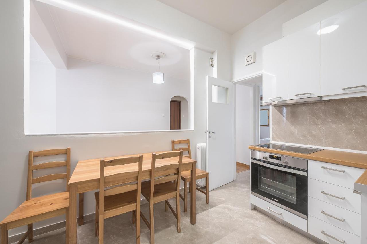 Victoria Best Apartments Атина Екстериор снимка