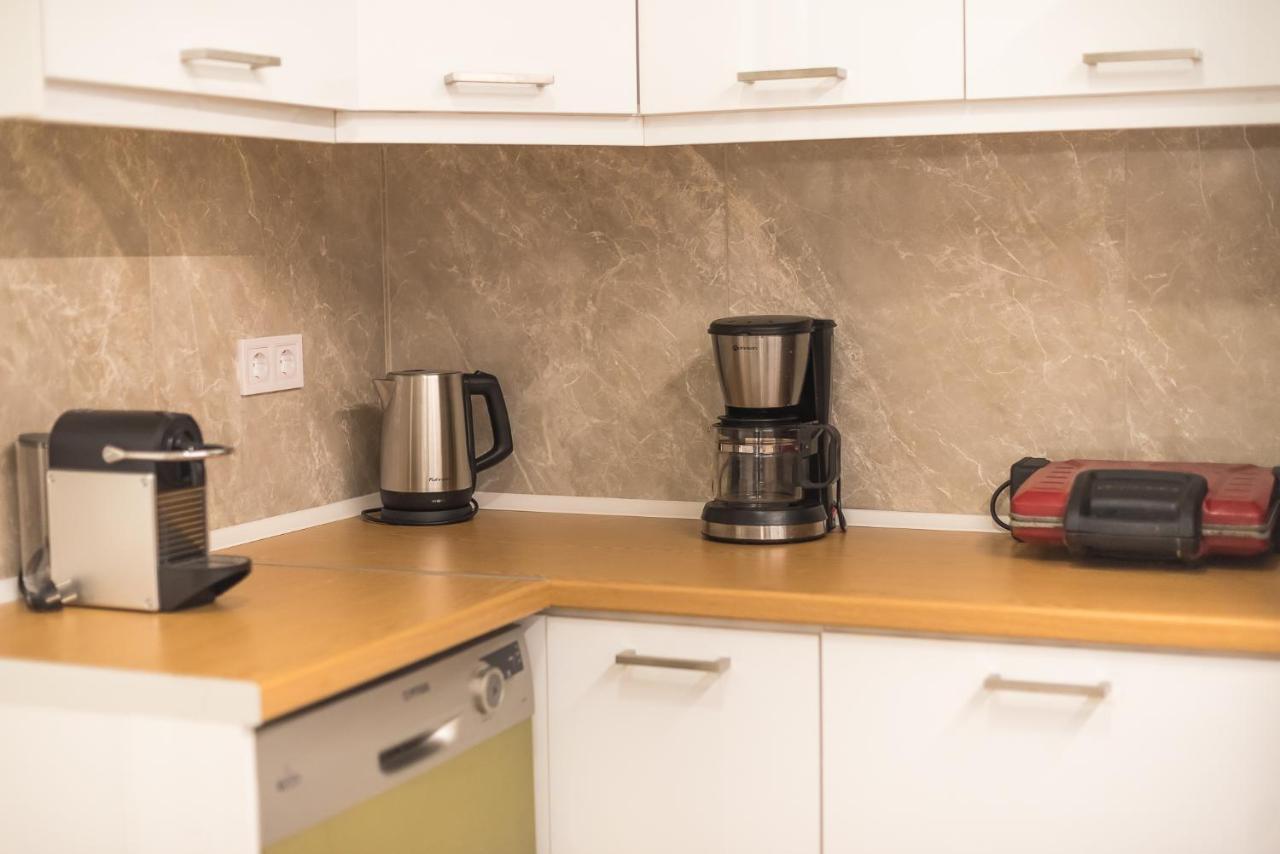 Victoria Best Apartments Атина Екстериор снимка